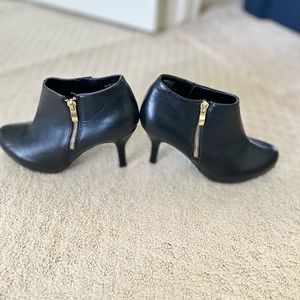 Black, high heels, platform.